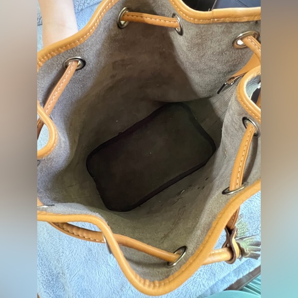 **SALE** 🤩🛍️ 2 (two) Dooney & Bourke drawstring bucket purses - Picture 9 of 15